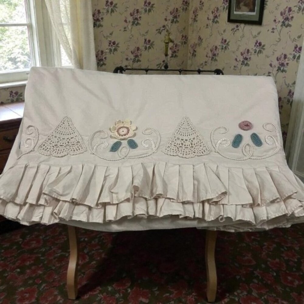 Vintage KING Hand Crocheted Cream Skirt with Ruffle Hem 72”x74”x14” Drop Hem